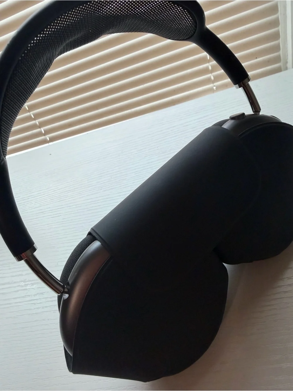 Apple Over-Ear Wireless Headphones - Gray Metallic